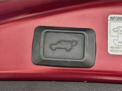 Used 2018 Toyota RAV4 XLE FWD image 30