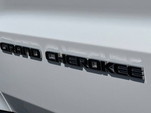 Used 2017 Jeep Grand Cherokee Limited RWD image 48
