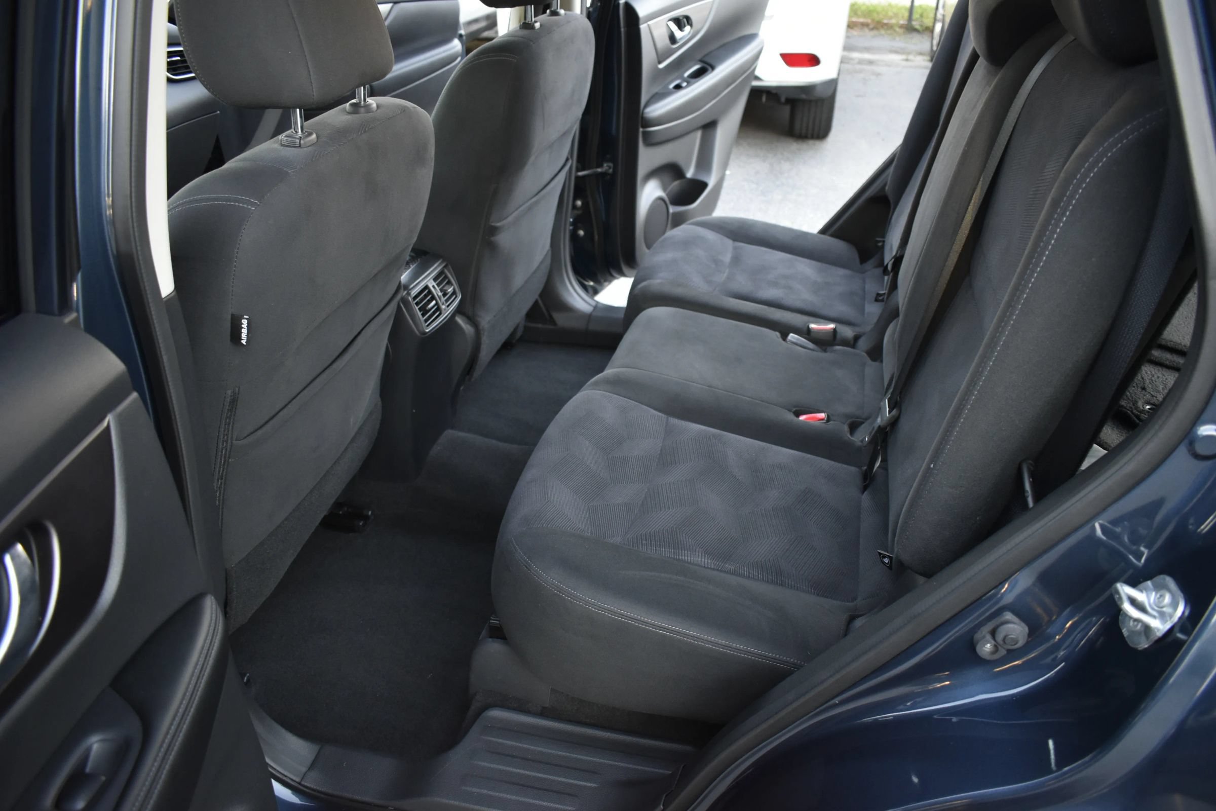 Used 2015 Nissan Rogue SV FWD image 12