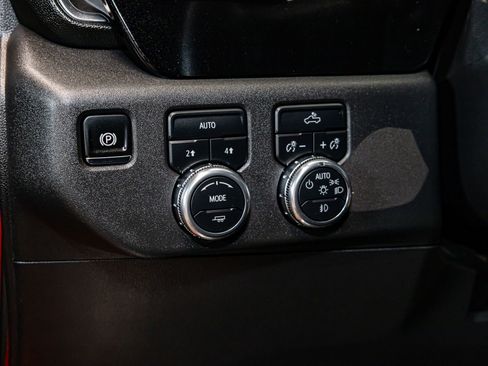 Used 2025 GMC Sierra 1500 Elevation image 21