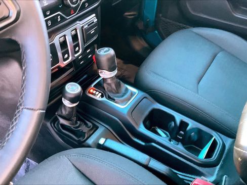 Used 2019 Jeep Wrangler Sport AWD/4WD image 15