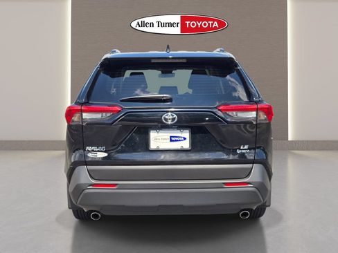Used 2025 Toyota RAV4 LE AWD/4WD image 6