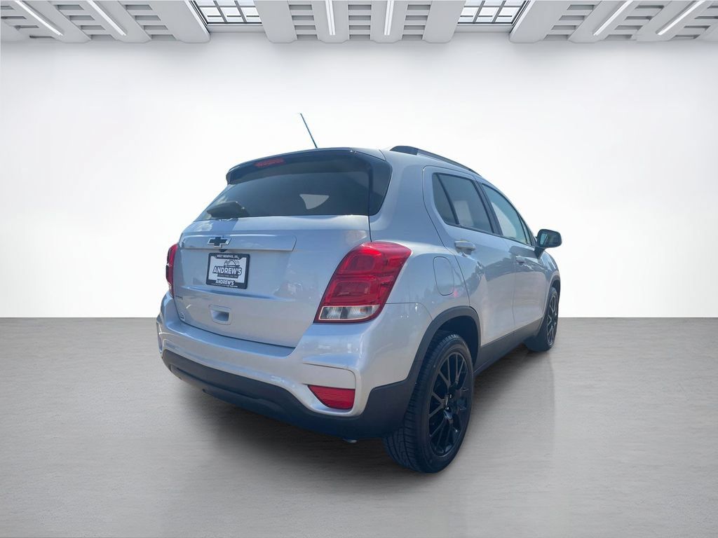 Used 2021 Chevrolet Trax LT w/ Sport Edition FWD image 4
