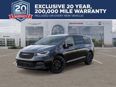 New 2026 Chrysler Pacifica Limited w/ S Appearance Package