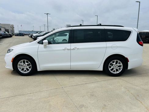Used 2022 Chrysler Pacifica Touring-L FWD image 36