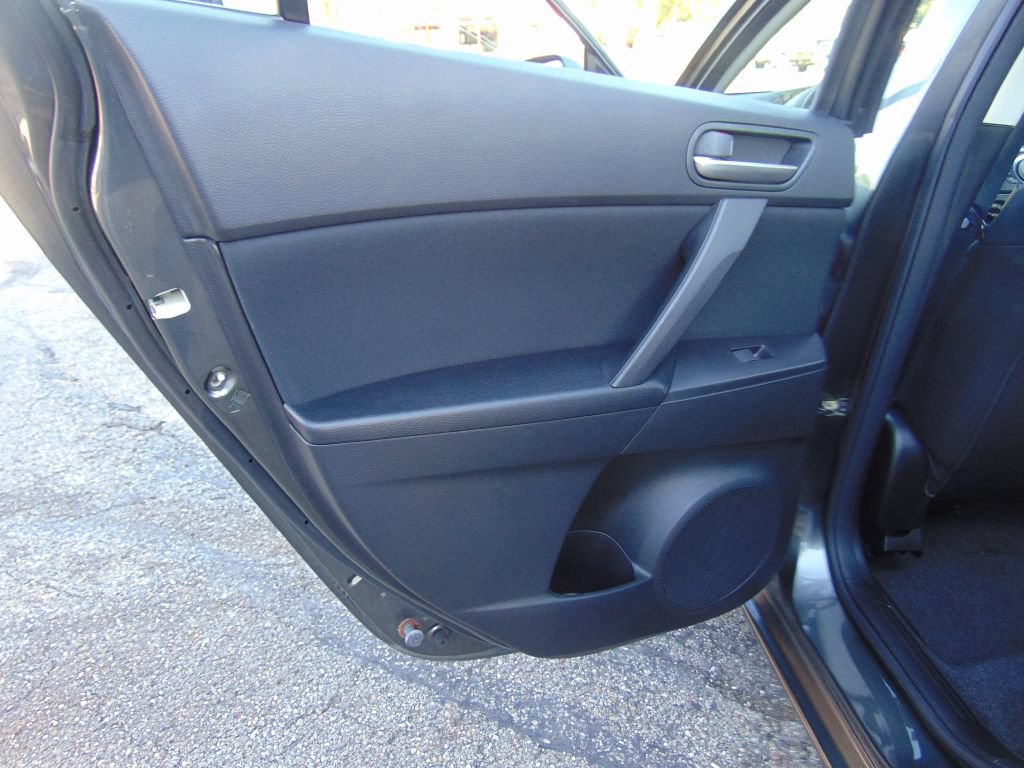 Used 2011 MAZDA MAZDA3 i Touring FWD image 21