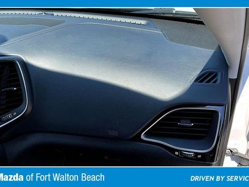 Used 2023 Jeep Cherokee Altitude Lux image 23