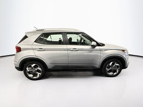 Used 2025 Hyundai Venue SEL FWD image 10
