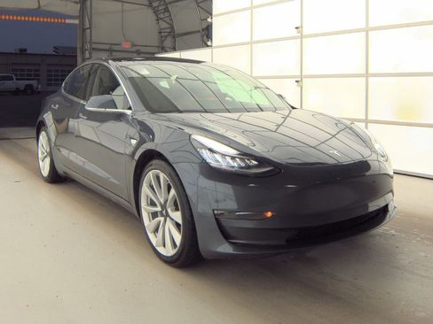 Used 2020 Tesla Model 3 Long Range image 2