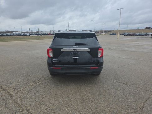 Used 2021 Ford Explorer XLT image 4
