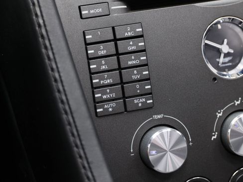 Used 2008 Aston Martin V8 Vantage Roadster RWD image 33