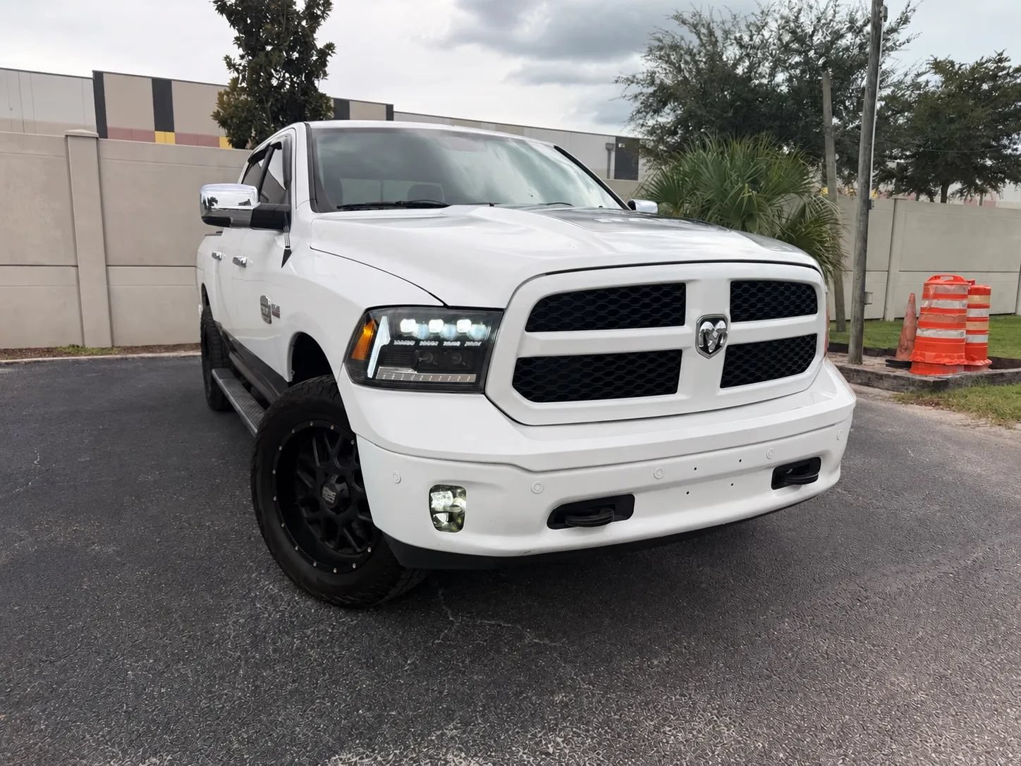 Used 2015 RAM 1500 Laramie Longhorn w/ Convenience Group AWD/4WD image 3