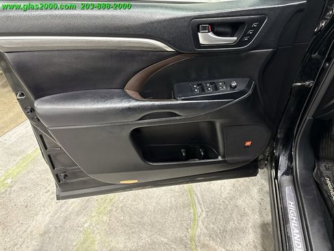 Used 2018 Toyota Highlander Limited image 25
