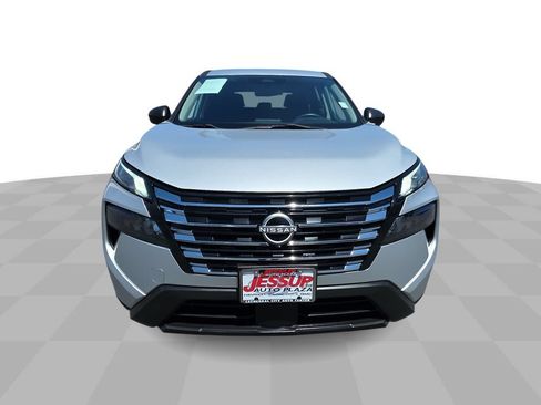 Used 2024 Nissan Rogue S FWD image 3