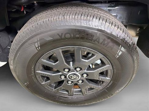 Used 2025 Toyota 4Runner SR5 AWD/4WD image 19