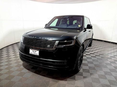 Used 2023 Land Rover Range Rover Long Wheelbase SE AWD/4WD image 3