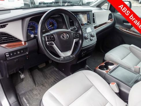 Certified 2017 Toyota Sienna Limited image 14