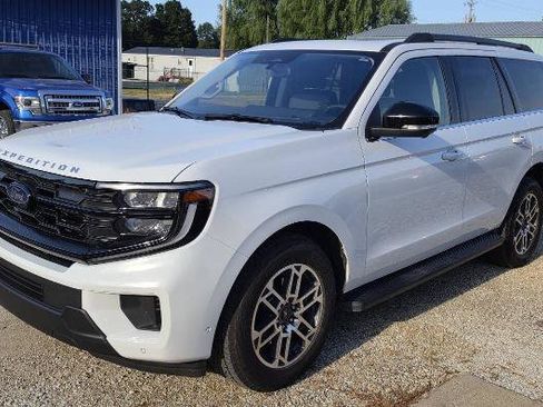 Certified 2025 Ford Expedition Active AWD/4WD image 1
