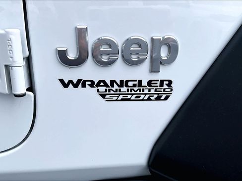Used 2018 Jeep Wrangler Unlimited Sport S AWD/4WD image 10