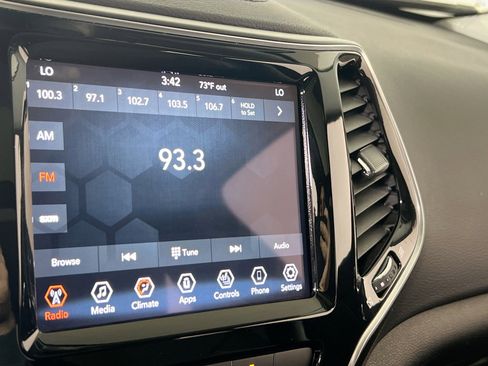 Used 2022 Jeep Cherokee Limited w/ Mopar Interior Package image 14