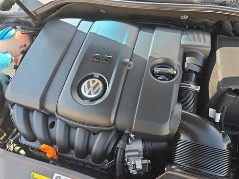 Used 2012 Volkswagen Golf 2-Door FWD image 16