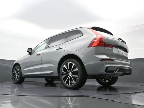 Used 2025 Volvo XC60 B5 Plus image 25
