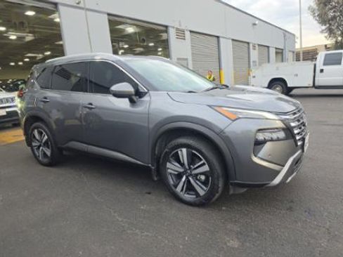 Used 2024 Nissan Rogue SL w/ SL Premium Package FWD image 2