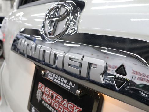Used 2022 Toyota 4Runner Limited AWD/4WD image 15