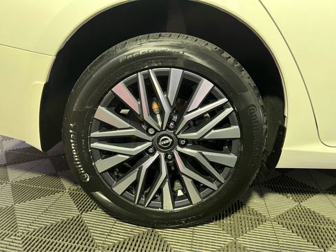 Certified 2023 Nissan Altima 2.5 SV w/ SV Premium Package AWD/4WD image 9