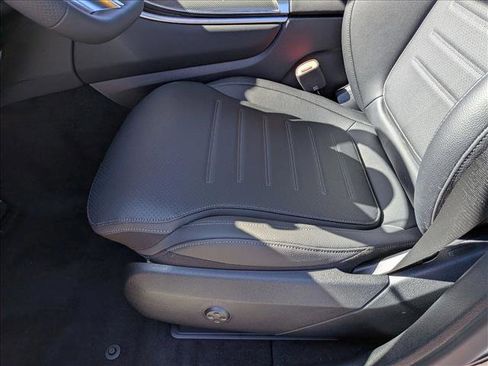 Used 2026 Mercedes-Benz GLC 300 image 4