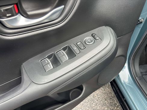 Used 2023 Honda HR-V EX-L image 10