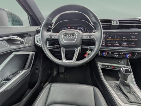 Used 2025 Audi Q3 2.0T Premium image 22