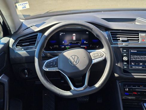 Used 2022 Volkswagen Tiguan SE AWD/4WD image 19
