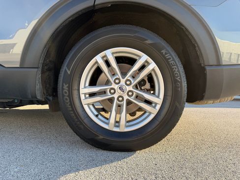 Used 2024 Ford Explorer XLT w/ Equipment Group 202A RWD image 10