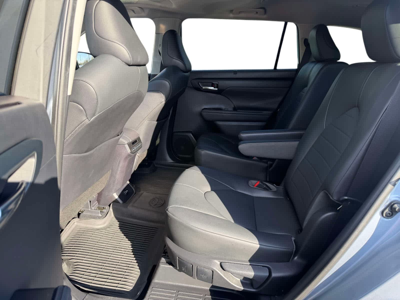 Used 2020 Toyota Highlander XLE AWD/4WD image 15