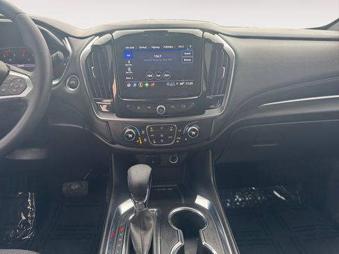 Used 2023 Chevrolet Traverse LT image 11