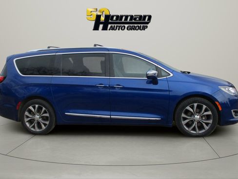 Used 2020 Chrysler Pacifica Limited image 5