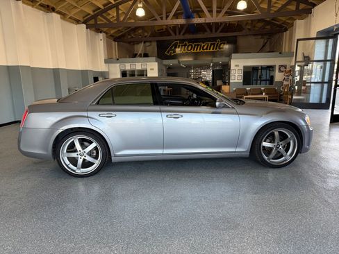 Used 2013 Chrysler 300 image 8