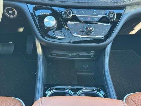 New 2026 Chrysler Pacifica Pinnacle FWD image 17