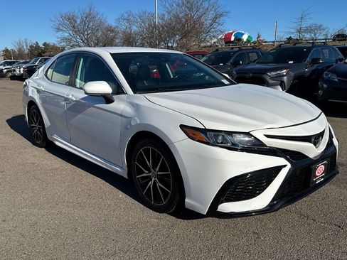 Used 2021 Toyota Camry SE image 9