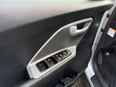 Used 2019 Kia Niro LX image 11