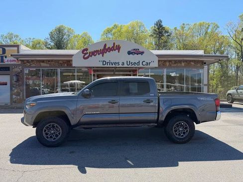 Used 2018 Toyota Tacoma SR5 image 1