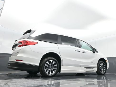 Used 2024 Honda Odyssey EX-L image 23