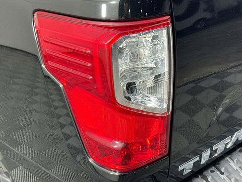 Used 2020 Nissan Titan SV w/ SV Convenience Package image 35