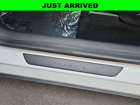 Used 2021 Tesla Model Y Long Range AWD/4WD image 11