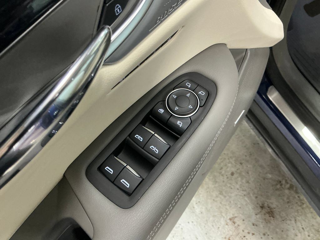 Certified 2025 Cadillac XT6 Premium Luxury w/ LPO, Floor Liner Package AWD/4WD image 16