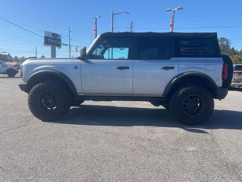 Used 2022 Ford Bronco Black Diamond image 4