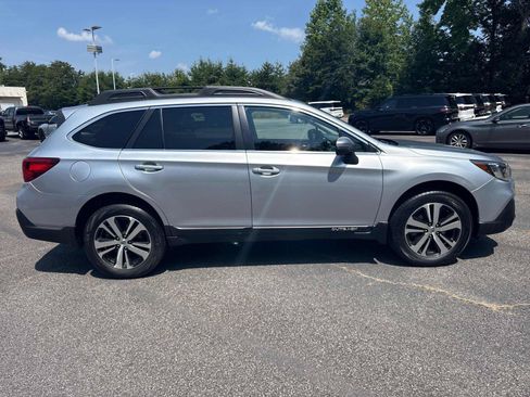Used 2018 Subaru Outback 2.5i Limited AWD/4WD image 5