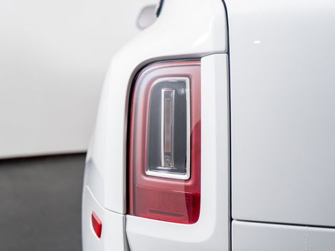 Used 2023 Rolls-Royce Cullinan Black Badge image 11