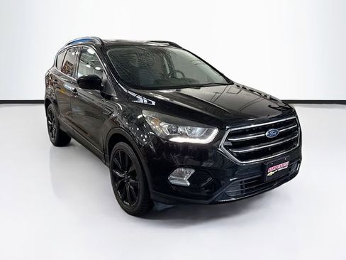 Used 2018 Ford Escape SE w/ SE Sport Appearance Package image 3